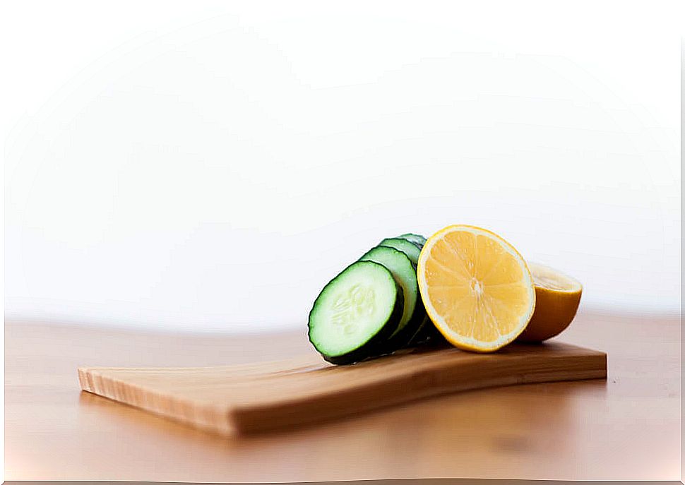 Cucumber, lemon and jelly peel-off mask