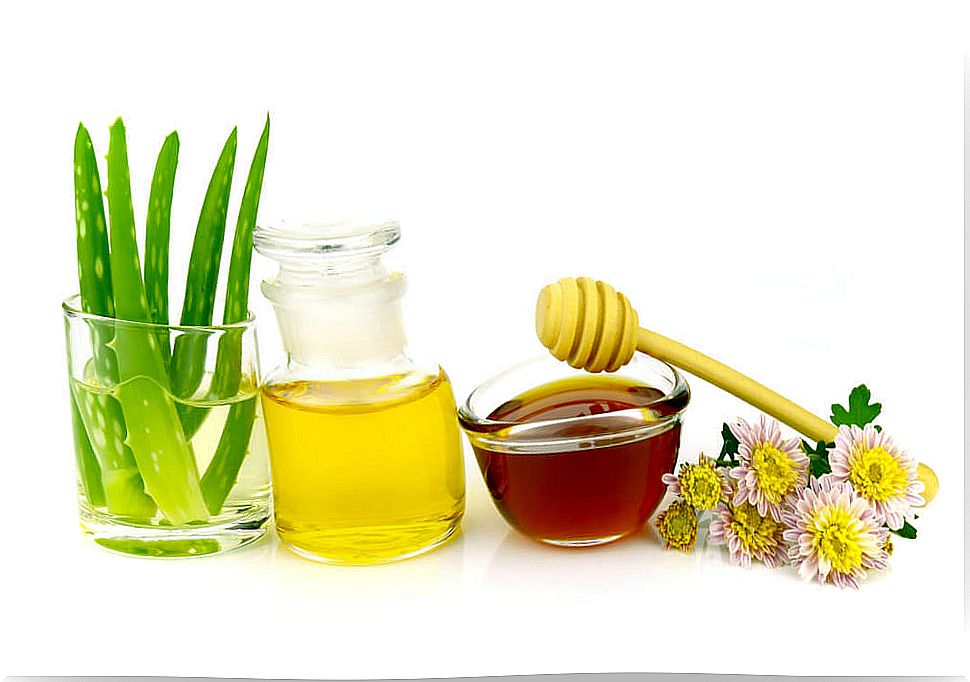 Aloe vera, oil and honey make-up remover