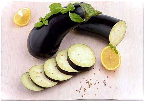 Combined with lemon, eggplant water can be very useful for weight loss.