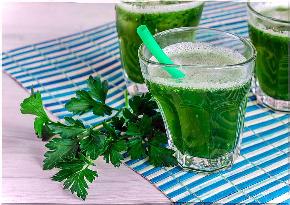 Parsley smoothie to fully detoxify