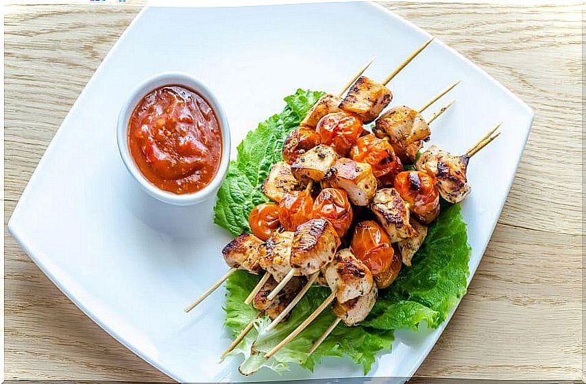 Chicken and cherry tomato skewers.