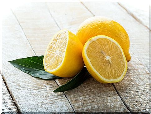 We must avoid lemon if we suffer gastric ulcers.