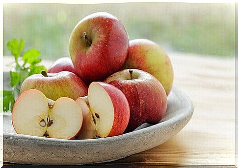 soothe heartburn with apple