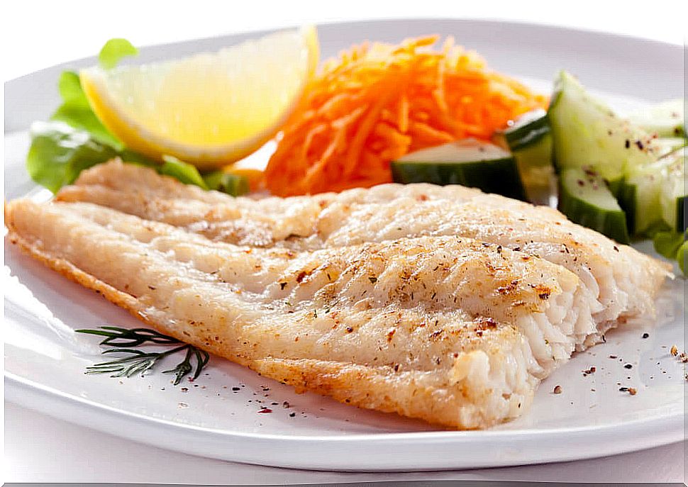 Fish fillet with vegetables.  Frequent removal of objects: fish bones.