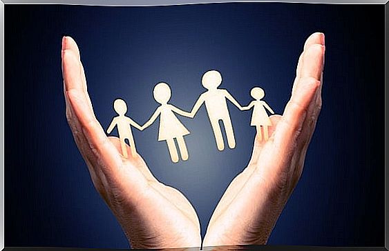 hands-containing-family