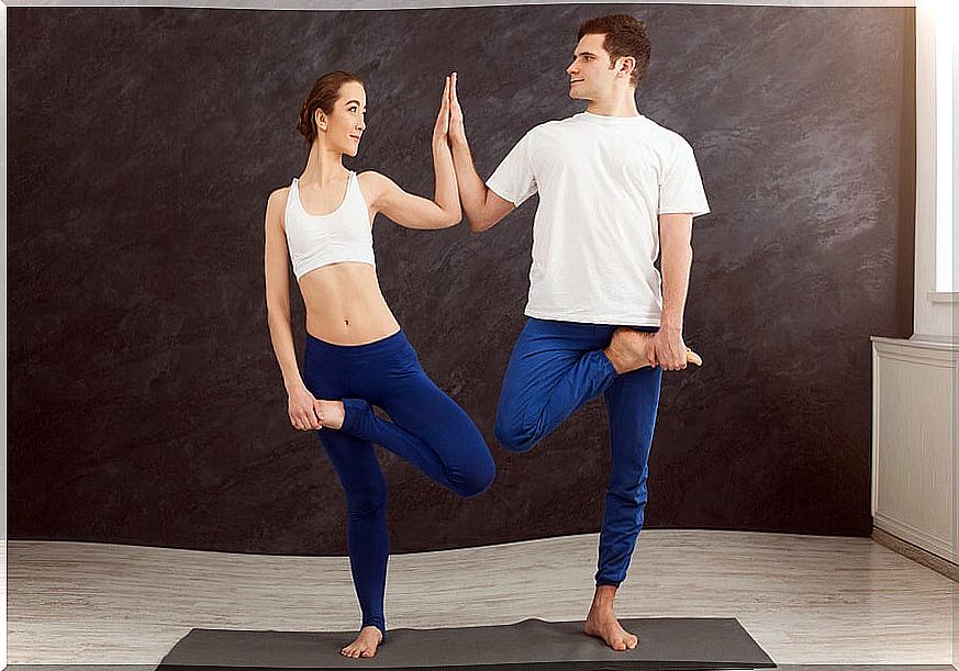 Yoga for couples: a way to strengthen your relationship